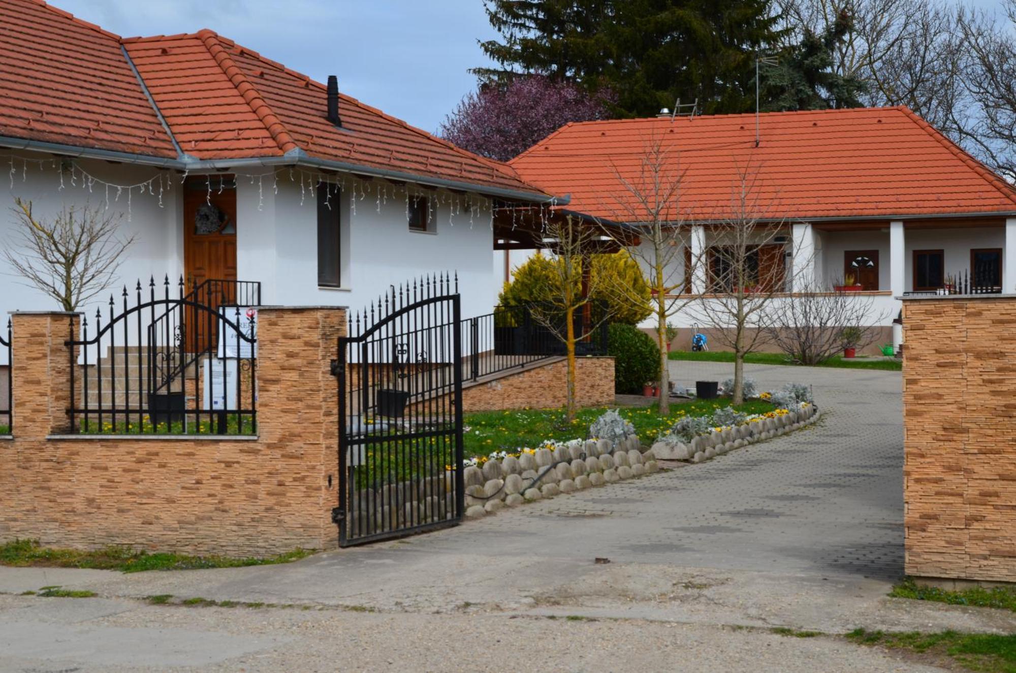 Hotel Kerekerdo Vendeghaz Kisszékely Exterior foto